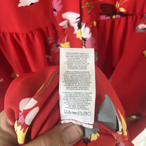 Cabi Afternoon Dress #6218 Red floral Pattern Medium Retail: $158 2 Pockets - Picture 8 of 12